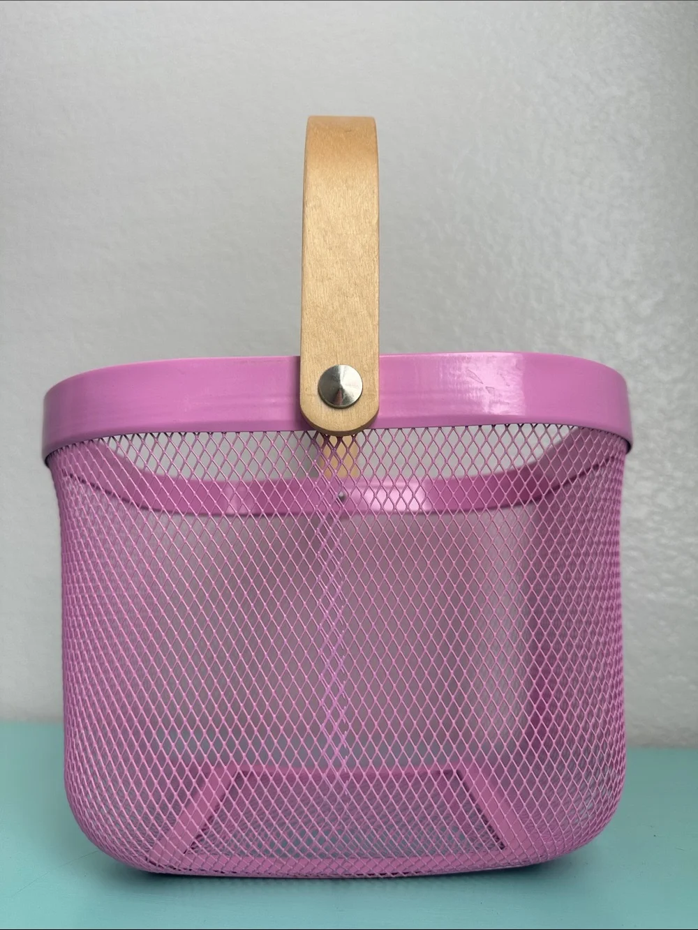 RISATORP (IKEA) Wire square pink basket with a wooden handle, size: 9¾”x7”-used